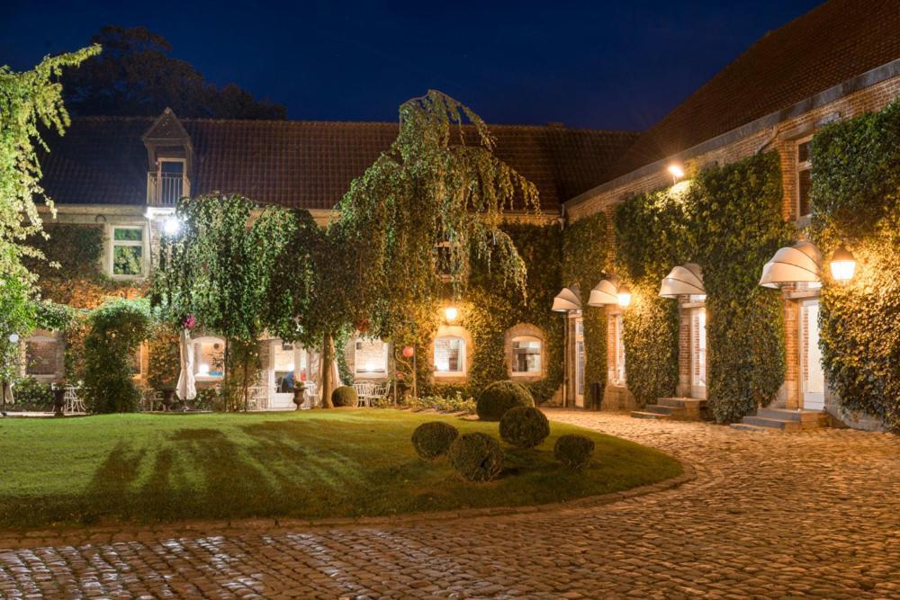 Logis-Hotel-Restaurant La Gentilhommiere Artres Exteriör bild