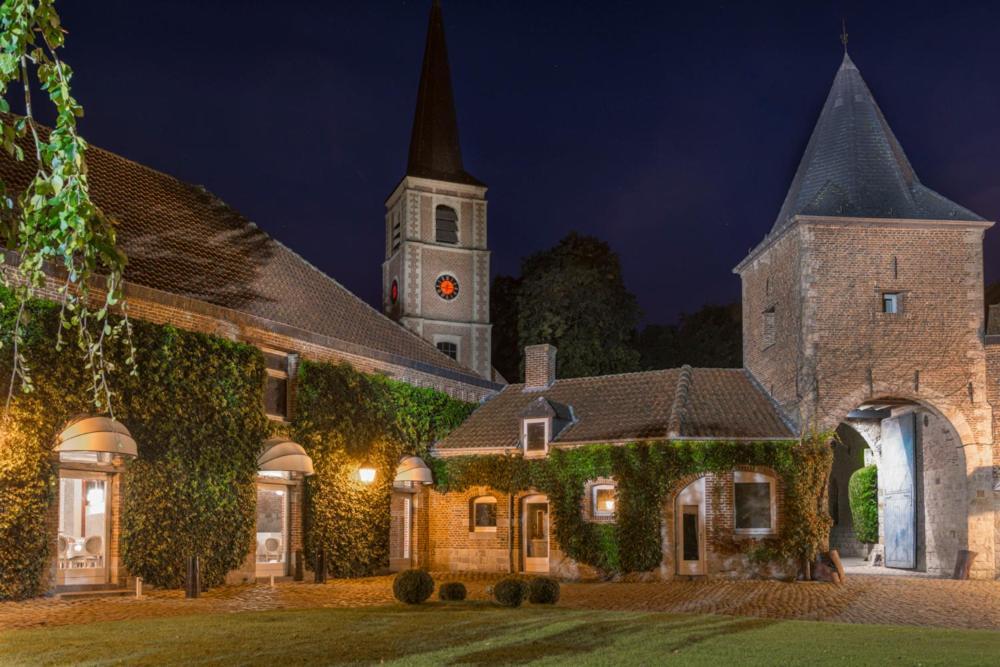 Logis-Hotel-Restaurant La Gentilhommiere Artres Exteriör bild